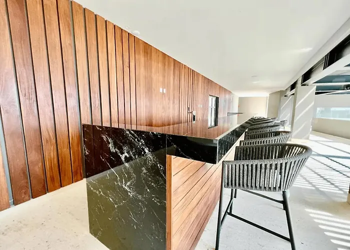 Luxury 1Br Condo Prime Location